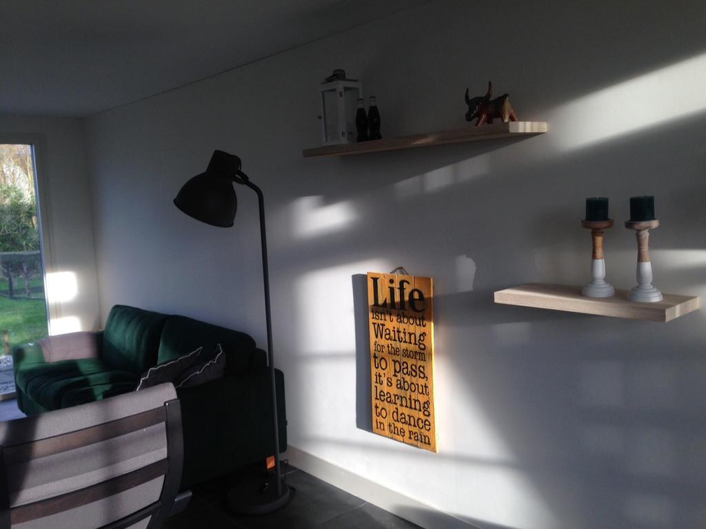 Suite School 15 A Zonnemaire Номер фото