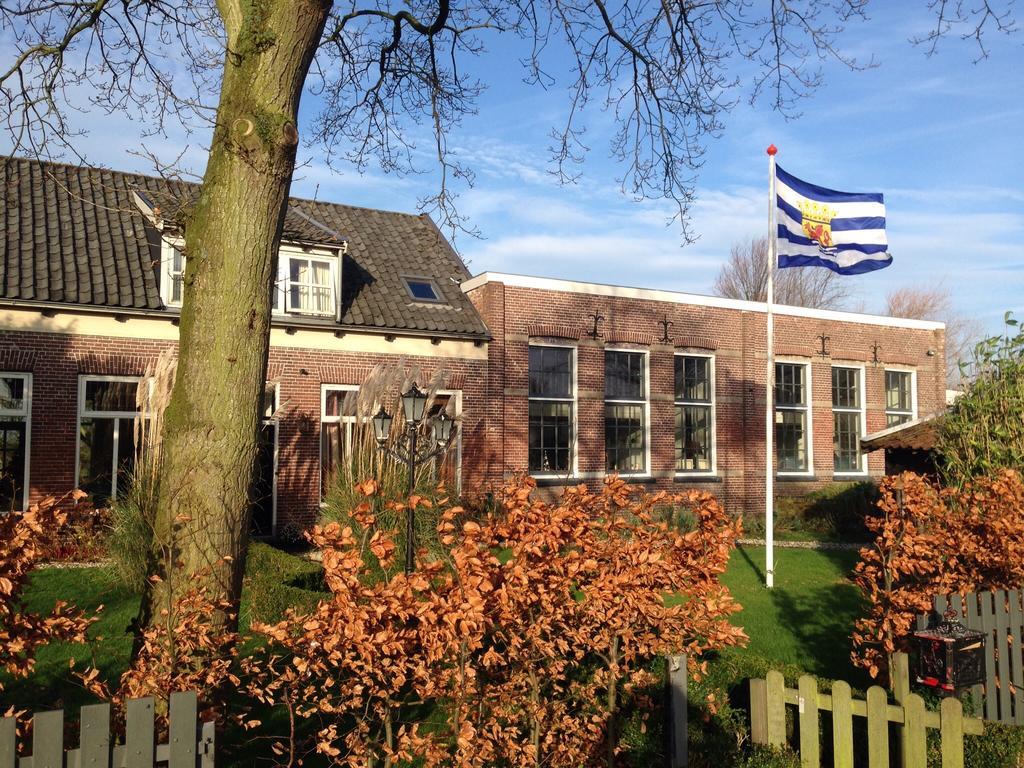 Suite School 15 A Zonnemaire Номер фото